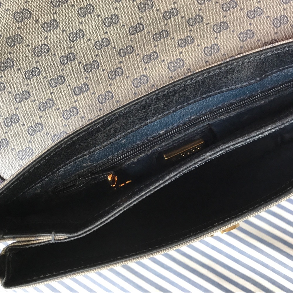 ❌SOLD❌ True Vintage GUCCI crossbody - Picture 5 of 10